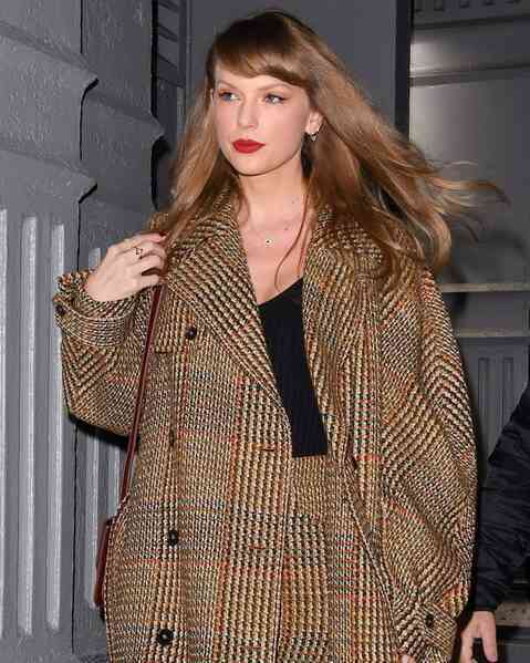 Taylor Swift xin lệnh cấm kẻ quấy rối