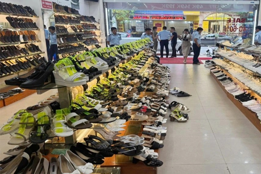 Bắt giam đối tượng buôn bán hàng giả nhãn hiệu nổi tiếng thế giới
