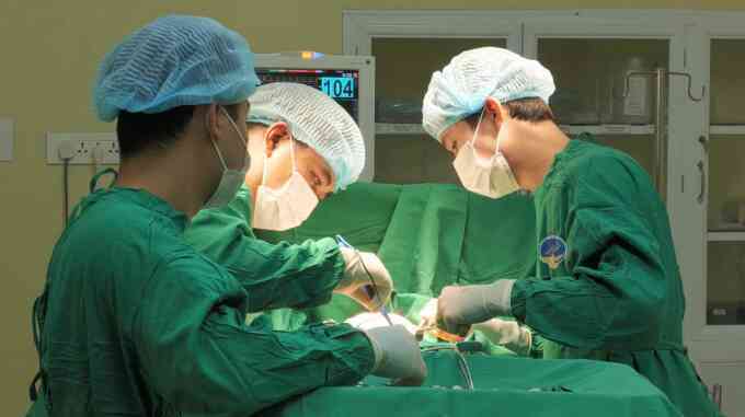 Cho ong đốt ngực chữa ung thư, người phụ nữ hoại tử vú