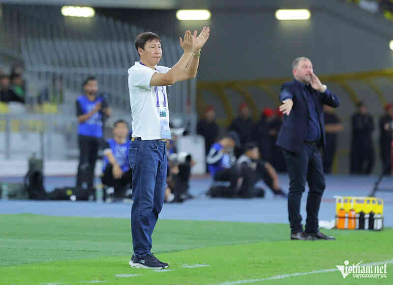 HLV Kim Sang Sik tạm chia tay tuyển Việt Nam, dẫn dắt đội U23