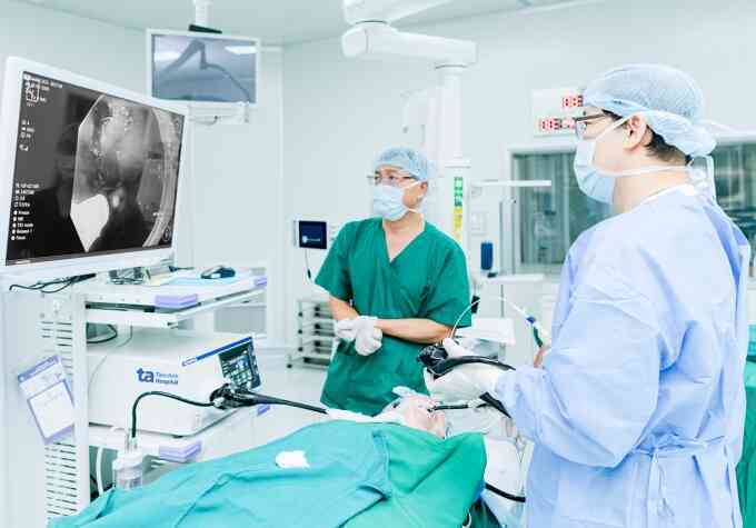 Khối u hình móng ngựa xâm chiếm thực quản