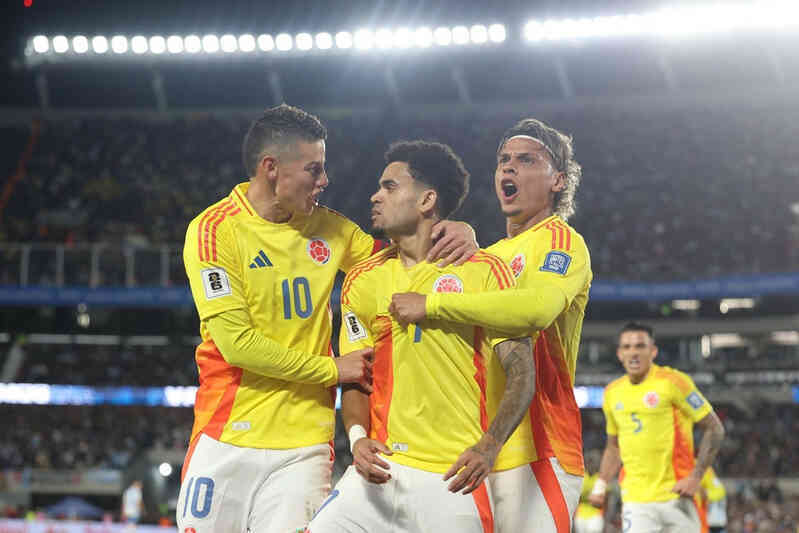Messi im tiếng, Argentina thoát thua ngoạn mục trước Colombia