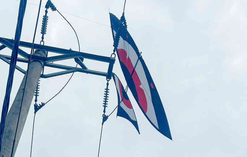 3 học sinh ở Nghệ An bị điện giật khi cố lấy diều mắc vào cột điện 110kV