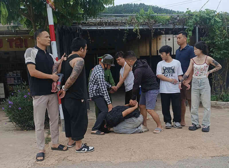 4 người Trung Quốc xịt hơi cay, cướp ô tô trên cao tốc ở Thanh Hóa