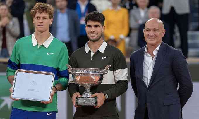 Alcaraz và Sinner mất gần nửa tiền thưởng Roland Garros