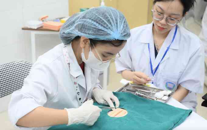 ĐH Y Hà Nội tuyển thẳng tới 40%, lần đầu xét tổ hợp A00