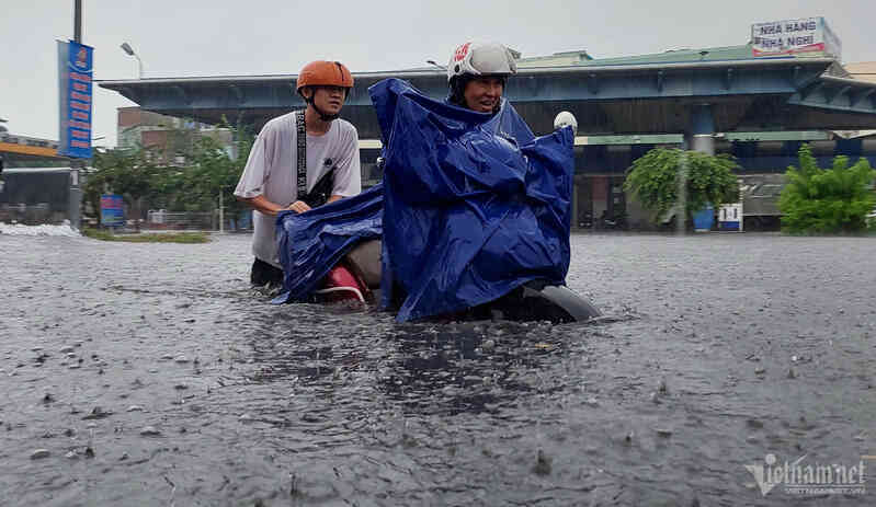 Dự báo thời tiết 12/6/2025: Bão số 1 tăng cấp, vùng mưa lớn mở rộng đến Hà Tĩnh
