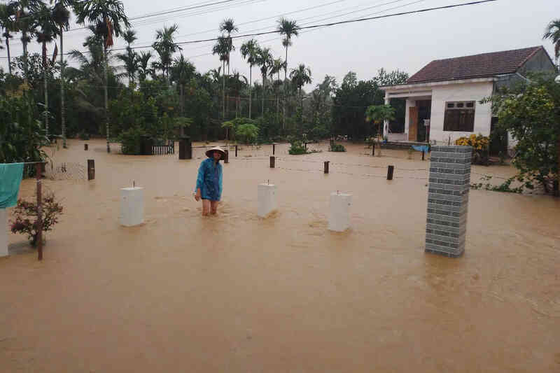 Lũ tràn vào trong đêm, người dân thốt lên `không kịp trở tay`