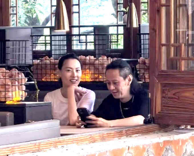 Lương Lạc Thi hẹn hò tài tử `Thiên Long Bát Bộ`
