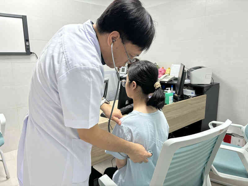 Mổ cấp cứu cho cô gái gặp chấn thương kinh hoàng, lần đầu tiên gặp ở Việt Nam