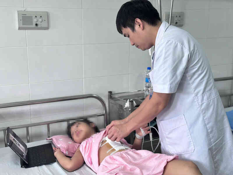 Ngã từ tầng 2 xuống, bé gái 7 tuổi ở Thanh Hóa phải cắt lách, thận