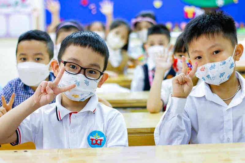 Nữ giáo viên trình bày việc bị kỷ luật vì sinh con thứ 3