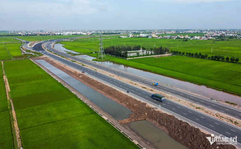`Bám trụ` thi công đại dự án 6.400 tỷ ven biển Nam Định giữa nắng gắt 40 độ C