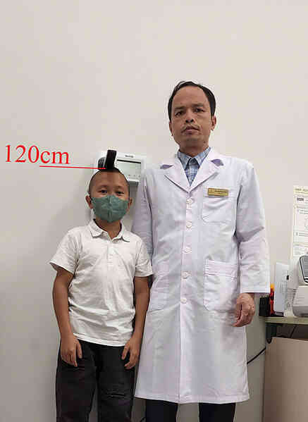 Chàng trai tăng 20 cm chiều cao trong 2 năm