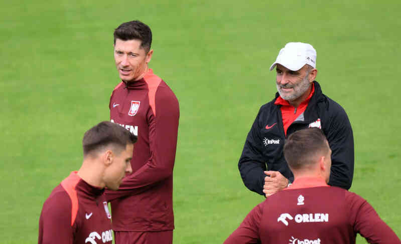 HLV Ba Lan từ chức sau mâu thuẫn Lewandowski