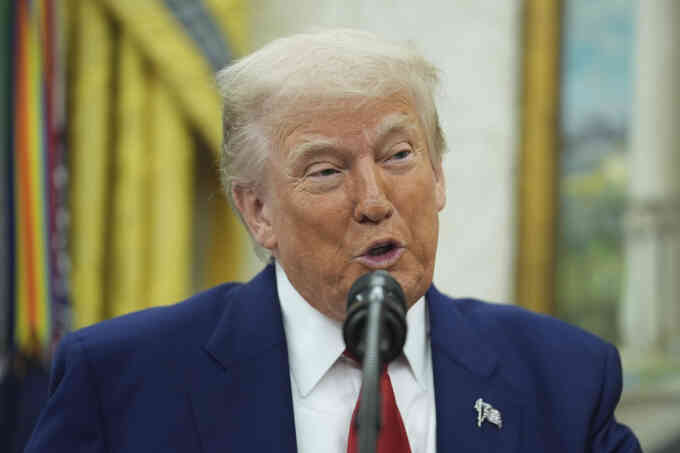 Ông Trump nói Chủ tịch Fed là `kẻ ngốc`