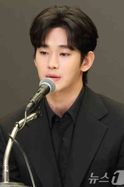 Tài tử “Nữ hoàng nước mắt” Kim Soo Hyun lật ngược tình thế