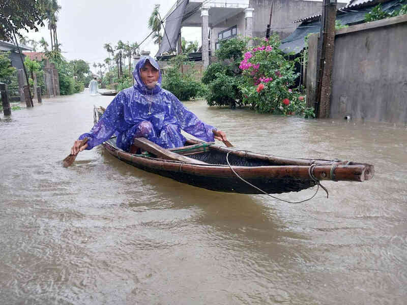 Lật thuyền khi đi xây lăng mộ, 2 người tử vong
