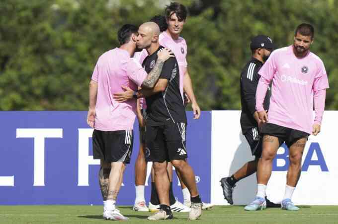 Mascherano: `Ảnh hưởng của Messi vượt qua thể thao`
