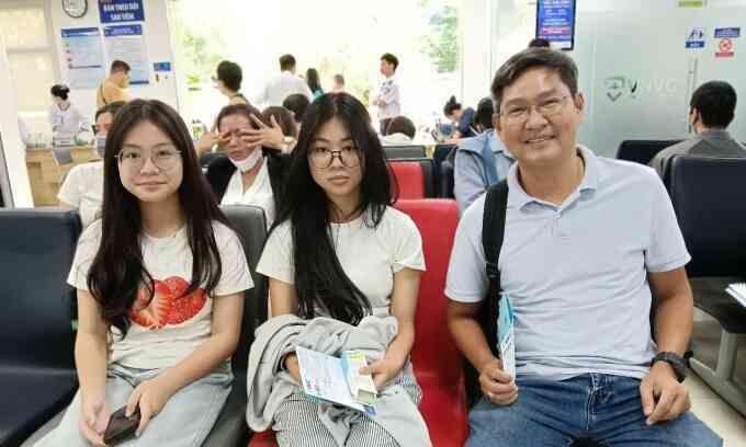 Những ông bố chọn tiêm ngừa HPV cho con