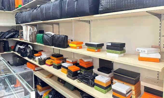 Saigon Square tiếp tục bị phát hiện bày bán sản phẩm giả
