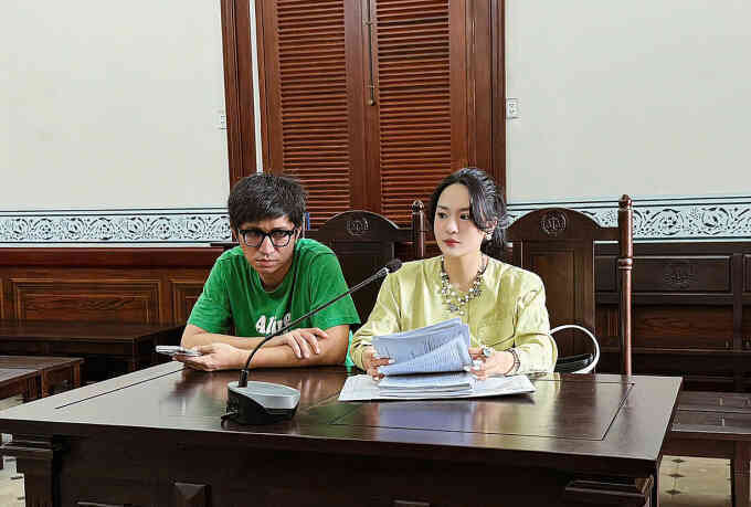 Ca sĩ Ánh Linh kiện tình cũ đòi nhà