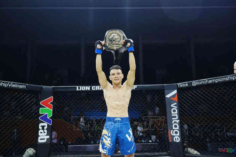 Lê Văn Tuần giành đai vô địch giải MMA Việt Nam