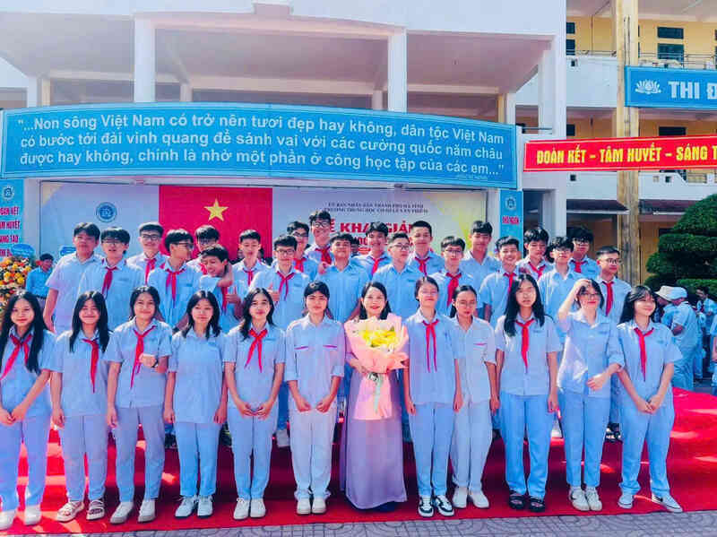 Một lớp ở Hà Tĩnh có 34 học sinh đỗ trường chuyên, có em là thủ khoa đầu vào