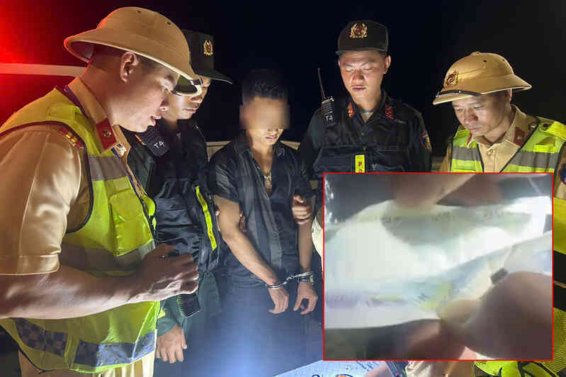 Kiểm tra taxi, phát hiện tài xế dương tính với ma túy và có 2 gói `bột lạ`