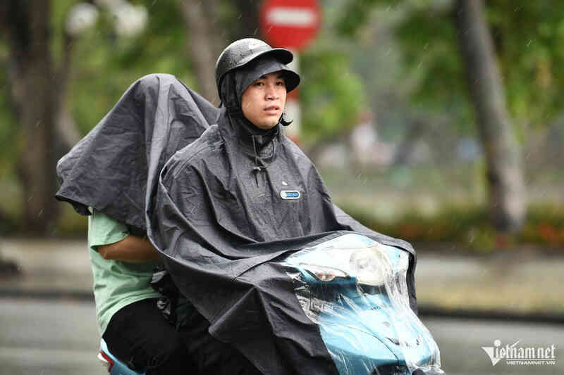 Dự báo thời tiết đêm nay và ngày mai 18/6/2025: Khu vực nào mưa giông `sầm sập`?