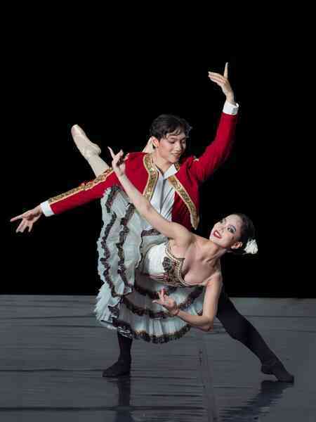 Lần đầu công diễn ballet 