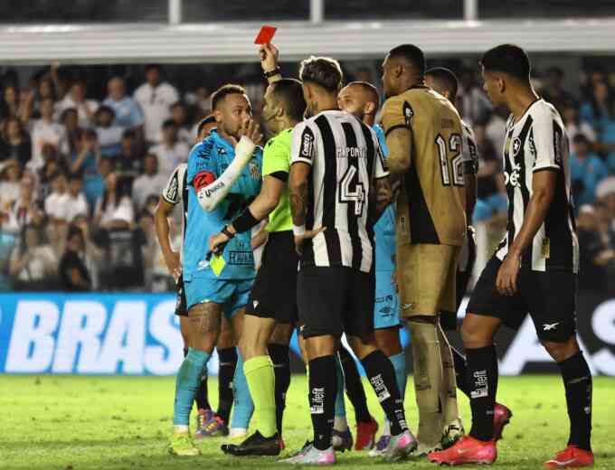 Neymar nhận thẻ đỏ vì dùng tay ghi bàn
