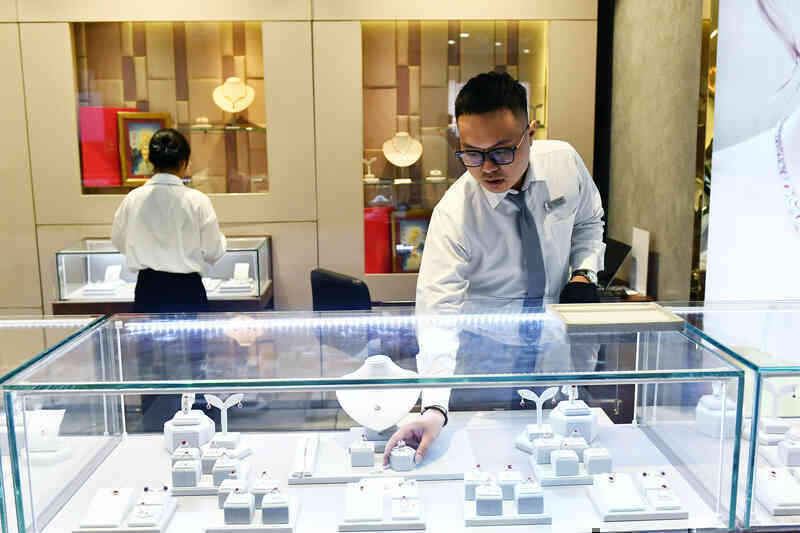 PNJ bị chuyển hồ sơ sang công an, giá cổ phiếu diễn biến thế nào?
