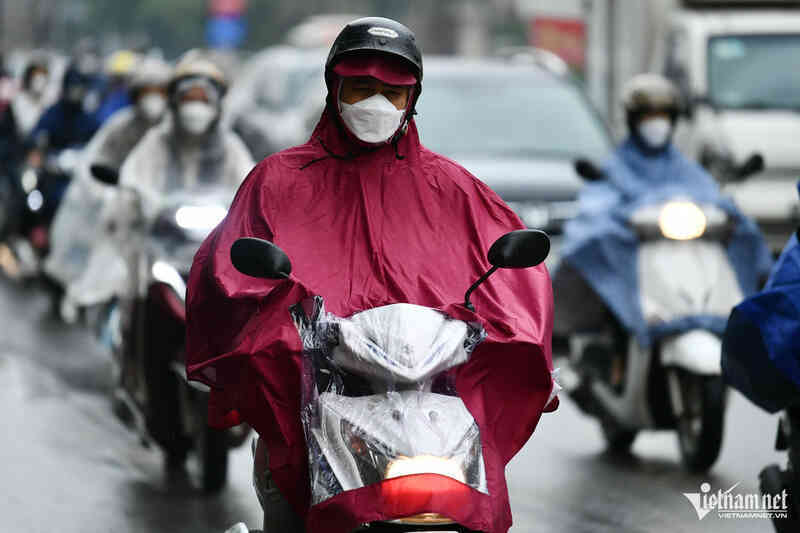 Thời tiết Hà Nội 3 ngày tới: Nắng nóng rát rạt, rồi mưa giông hạ đột ngột 10 độ