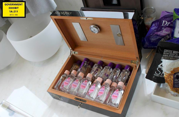 Công bố hình ảnh 200 chai dầu trẻ em được tìm thấy tại biệt thự của Diddy