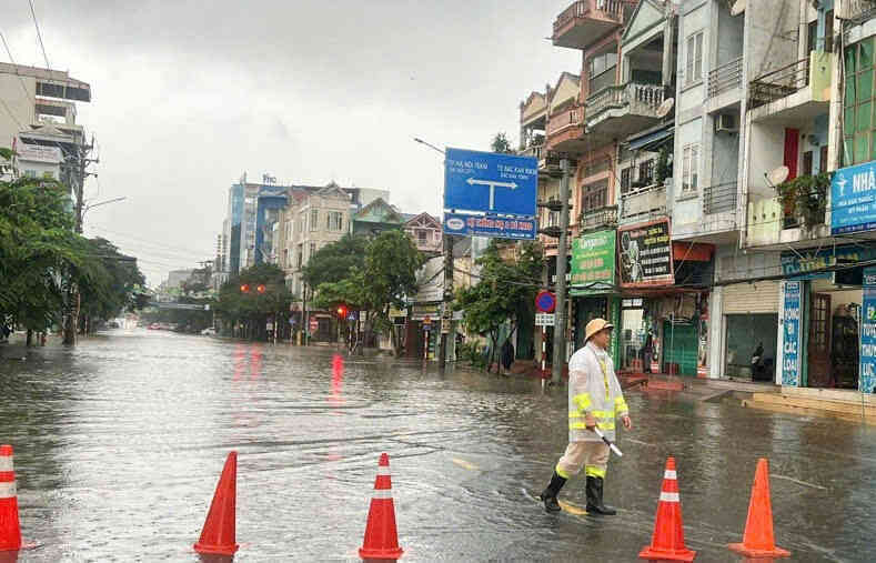 Dự báo thời tiết ngày mai 22/6/2025: Điểm tên loạt tỉnh tiếp diễn mưa lớn tầm tã