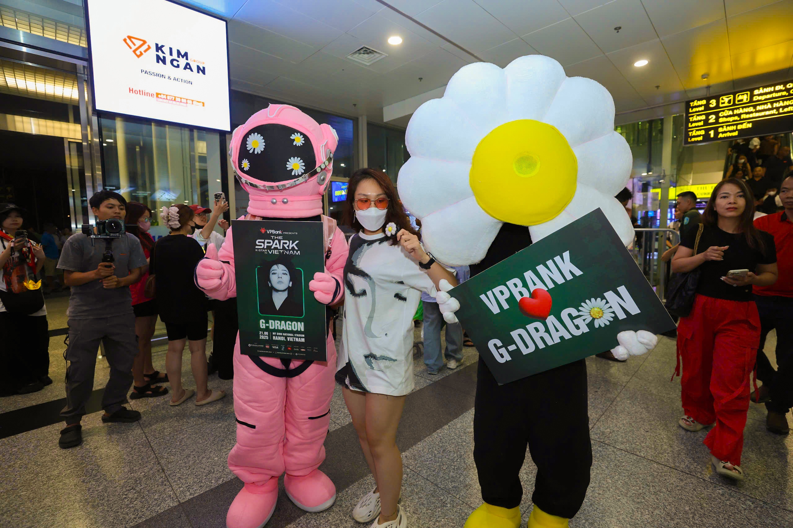 G-Dragon, CL cùng dàn sao K-Star Spark In Vietnam 2025 - Presented By VPBank đã có mặt tại Hà Nội