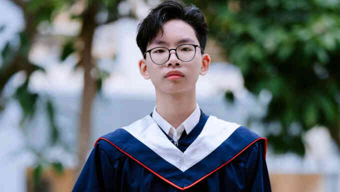 Giành ngôi thủ khoa chuyên Lam Sơn với hai điểm 10