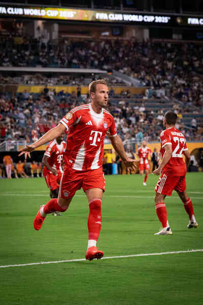Harry Kane đưa Bayern Munich vào vòng 1/8 FIFA Club World Cup