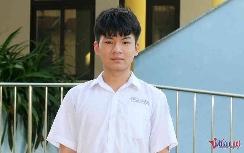 Nam sinh đạt điểm cao nhất thi vào lớp 10 Hà Tĩnh, thủ khoa kép trường chuyên
