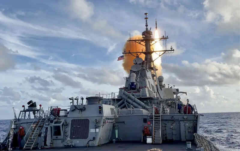 Siêu tên lửa SM-6 `sát thủ 2 trong 1` khiến kẻ thù trên trời, dưới biển lạnh sống lưng