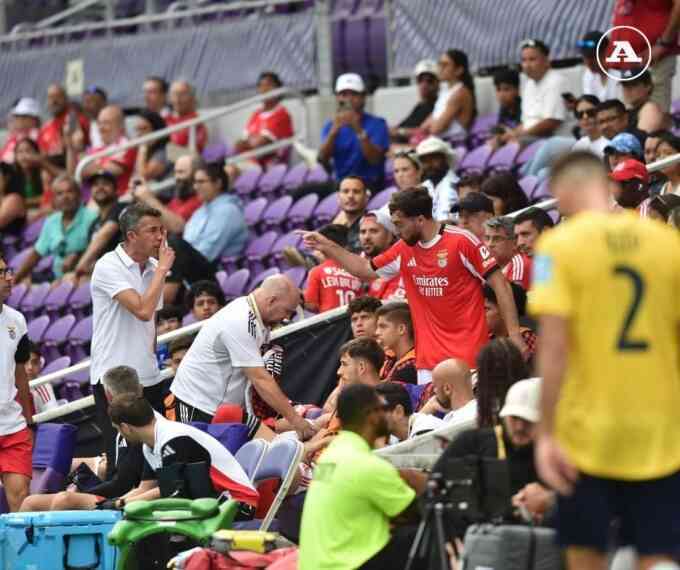 Cầu thủ chửi HLV vì bị thay ra ở Club World Cup