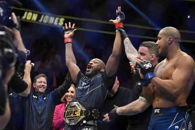 Huyền thoại UFC Jon Jones giải nghệ