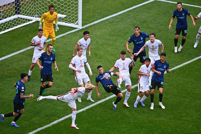 Lautaro Martinez ghi tuyệt phẩm, Inter Milan thắng nhọc đội bóng châu Á