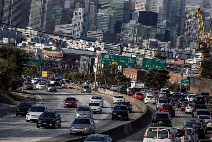 Tòa án tối cao Mỹ bác tiêu chuẩn khí thải ôtô của California