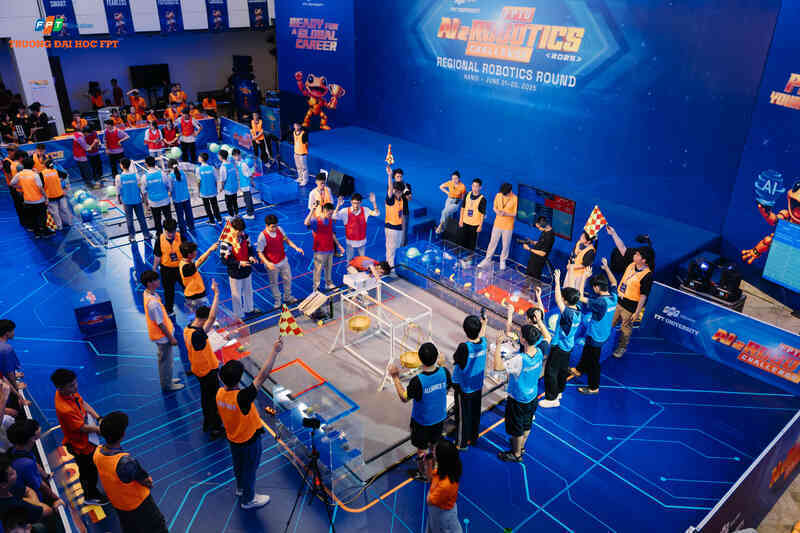 75 đội THPT tranh tài kịch tính tại vòng loại Robotics FARC 2025 khu vực Hà Nội