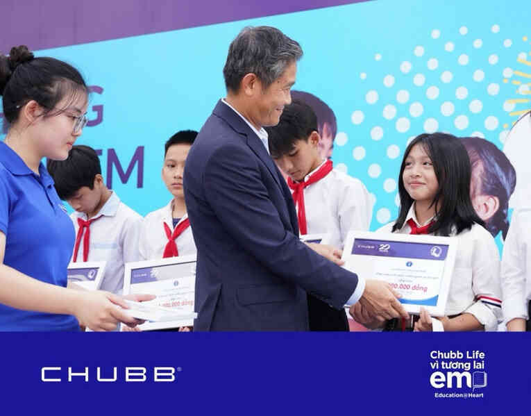 Chubb Life trao 2.000 suất học bổng cho học sinh khó khăn