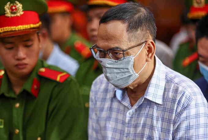 Cựu giám đốc Trung tâm lý lịch tư pháp: `Phạm tội vì chịu sức ép trả nợ`