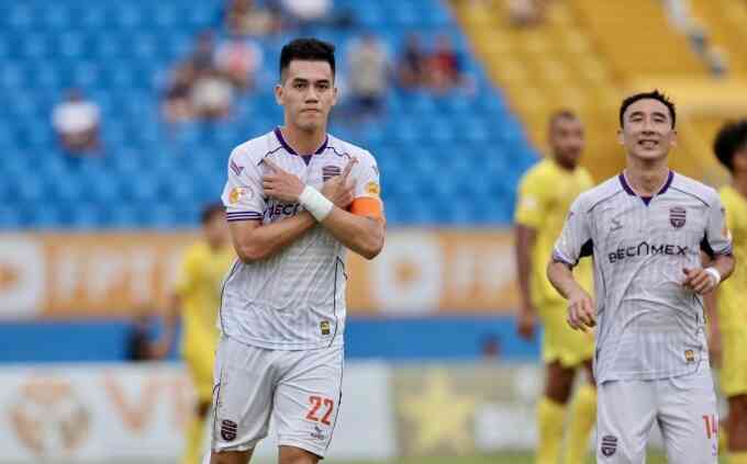 Tiến Linh lần đầu đoạt Vua phá lưới V-League