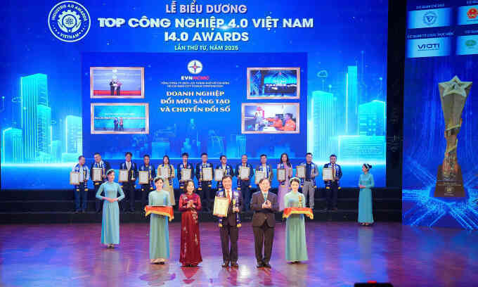 EVNHCMC nhận giải Top Công nghiệp 4.0 Việt Nam